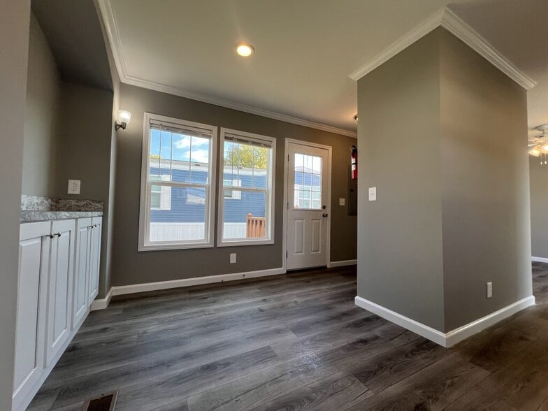 Building Photo - 215 Red Spruce Cir