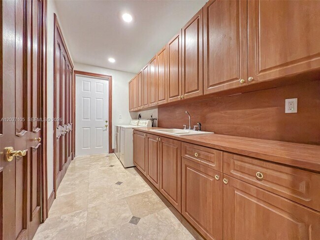 Building Photo - 8480 SW 98th St