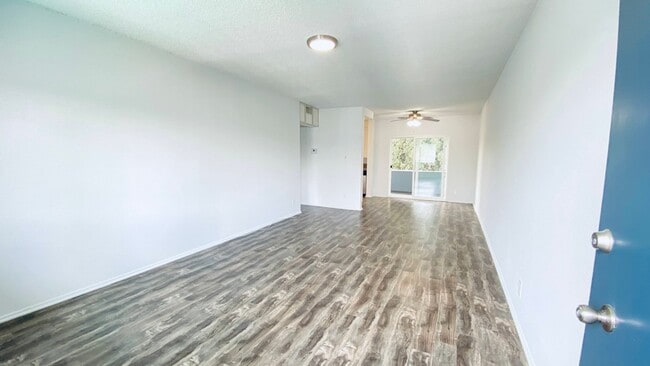Building Photo - Stunning Upgraded 1 Bed/1 Bath with a Spacious Floorplan & Balcony!