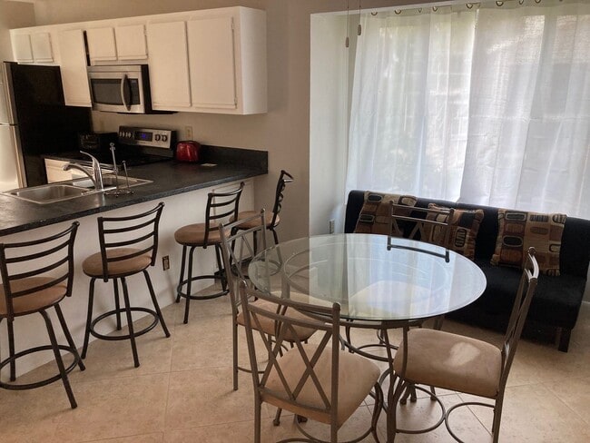 Building Photo - Furnished 2 Bedroom-2 Bath Condo in Estuar...