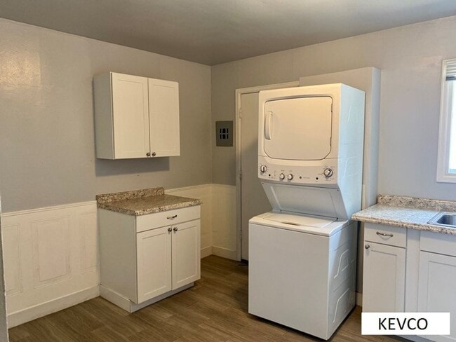 Building Photo - 314-320 Alpert Ave