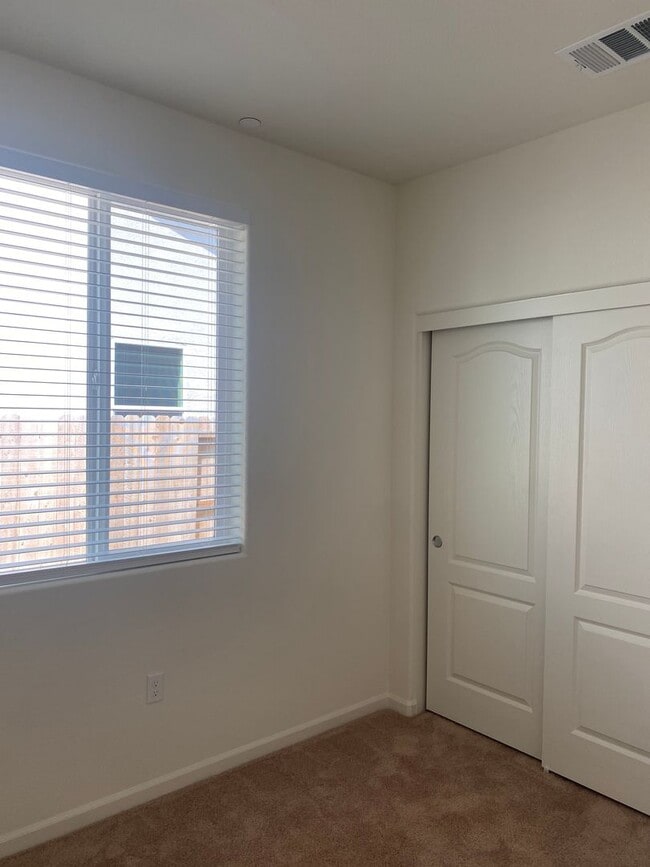 Building Photo - Brand New Home!
