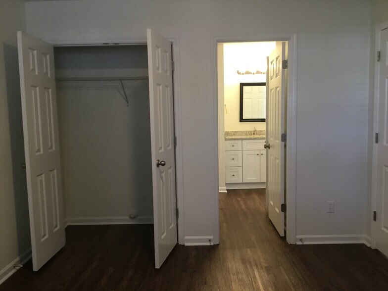 Building Photo - 133 Cameron Way Cir