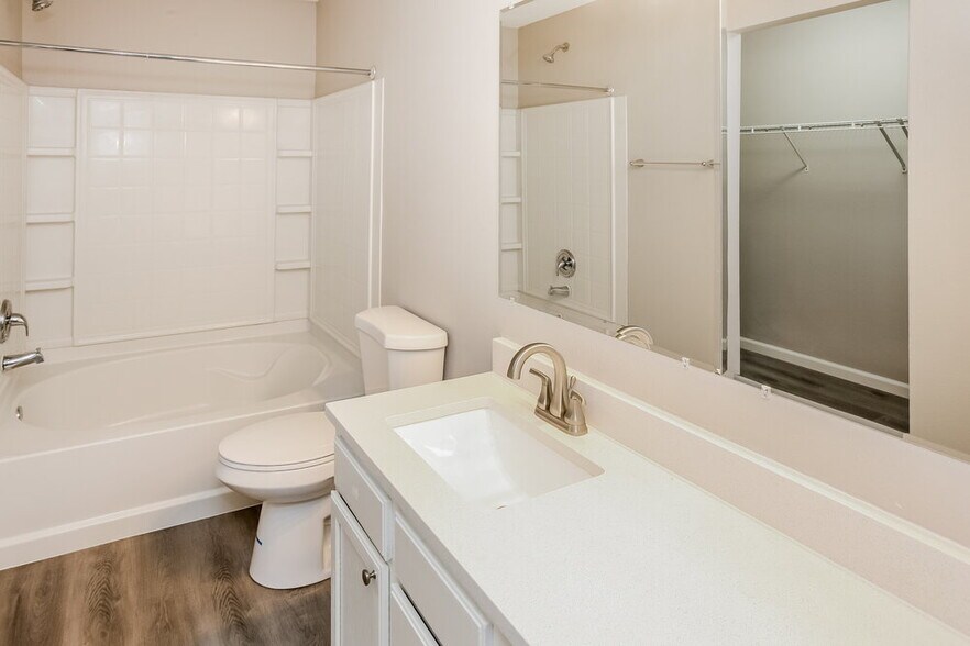 Building Photo - 6336 Alonzo Dr