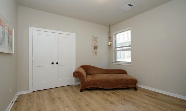 Building Photo - 320 Rise Ln