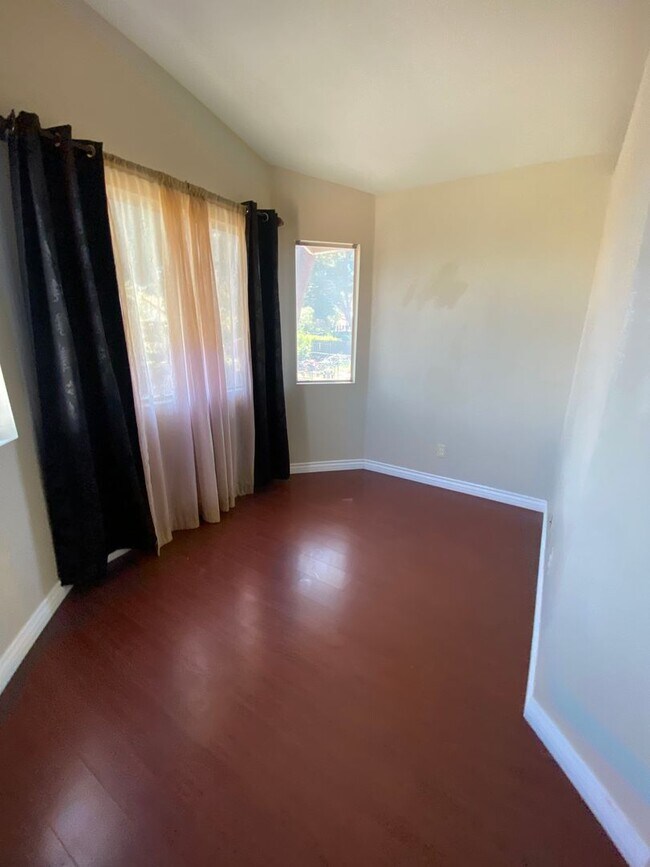 Building Photo - Spacious 3-Bed, 2.5-Bath Home – Limited-Ti...