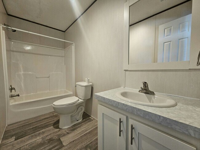 Building Photo - 436 Suwanee Dr
