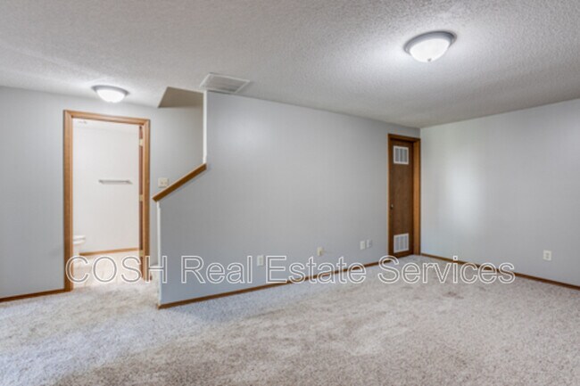 Building Photo - 1008 E Karla Ct