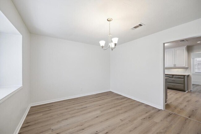 Building Photo - 25402 Lynbriar Ln