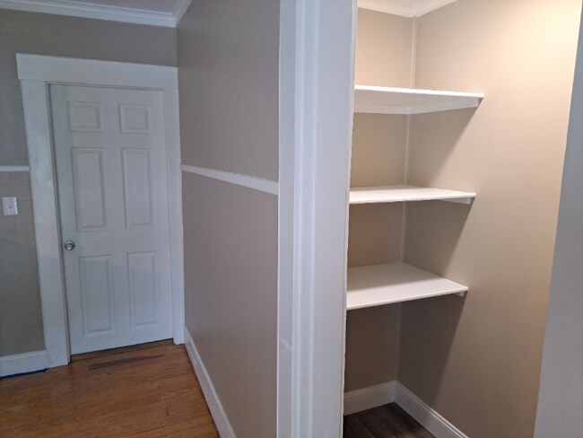 Building Photo - 35 Pine St