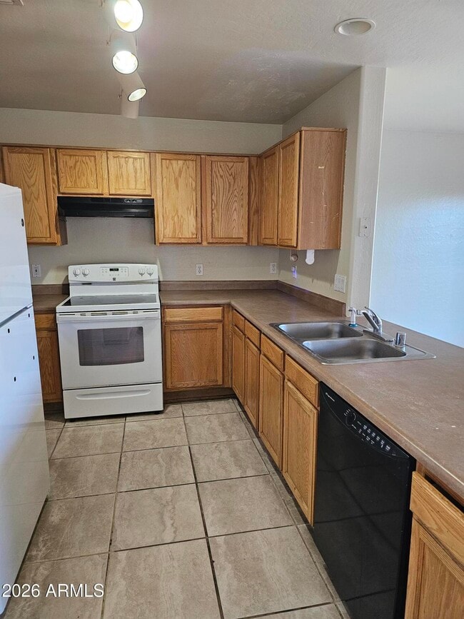 Building Photo - 11108 W Devonshire Ave