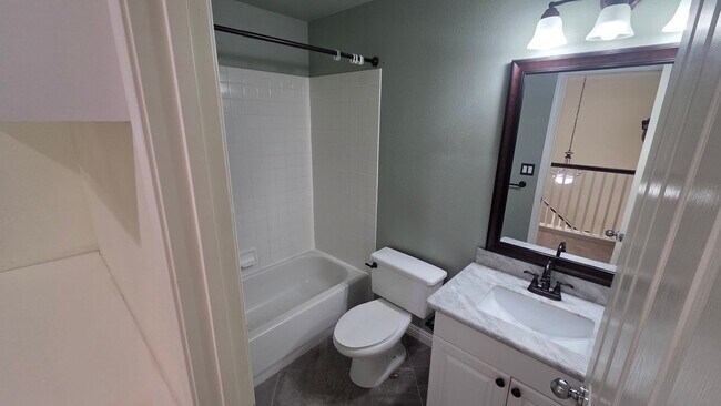 Building Photo - Beautiful 3BR/2.5BA Townhome in Ke Noho Kai at Ocean Pointe