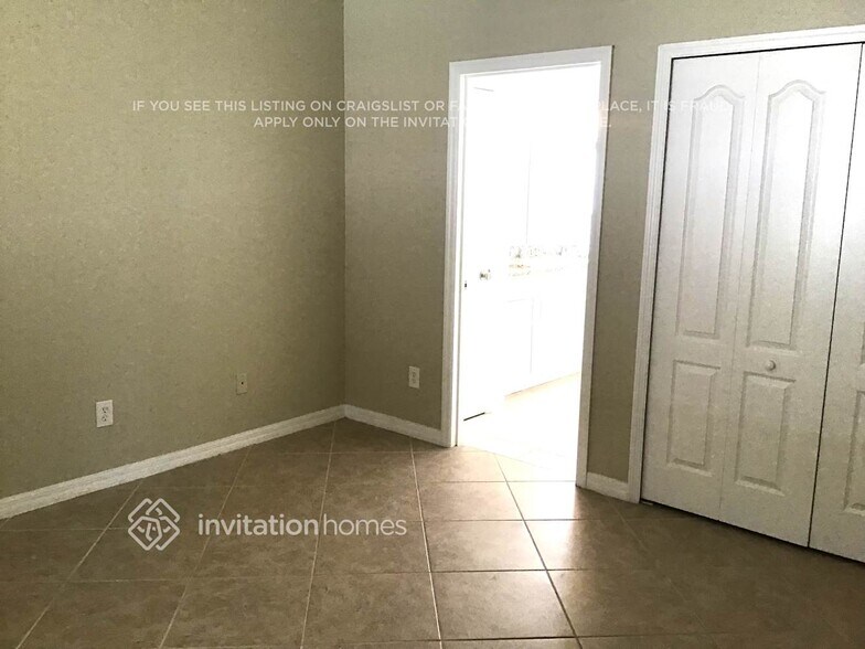 Building Photo - 402 Sycamore Springs St