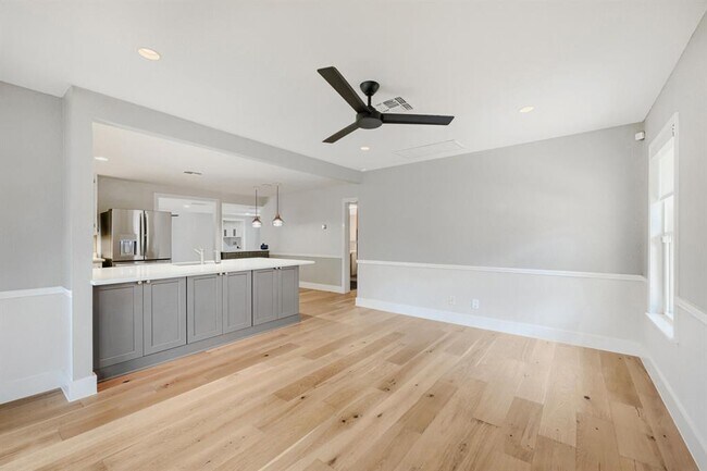 Building Photo - 5503 Wellington Dr