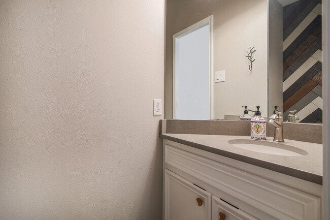 Building Photo - Remarkable in Round Rock!