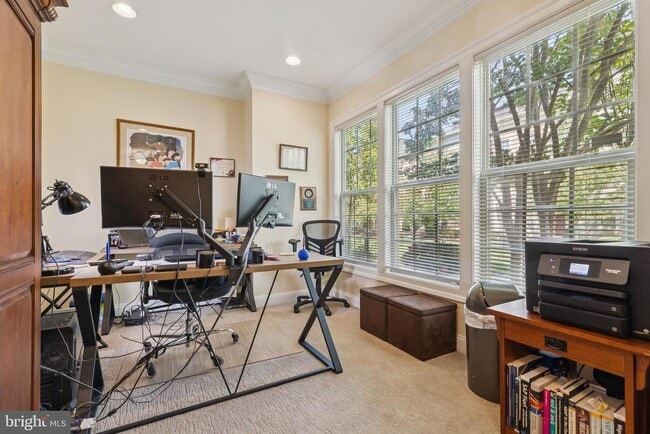 Building Photo - 724 Sentry Square