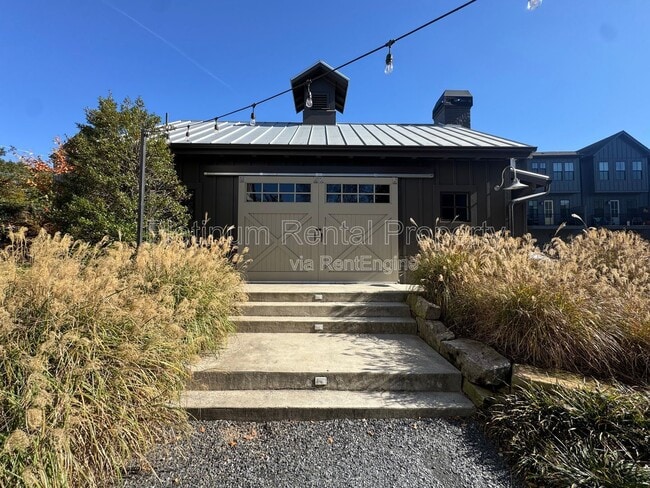 Building Photo - 137 Pacer Pl