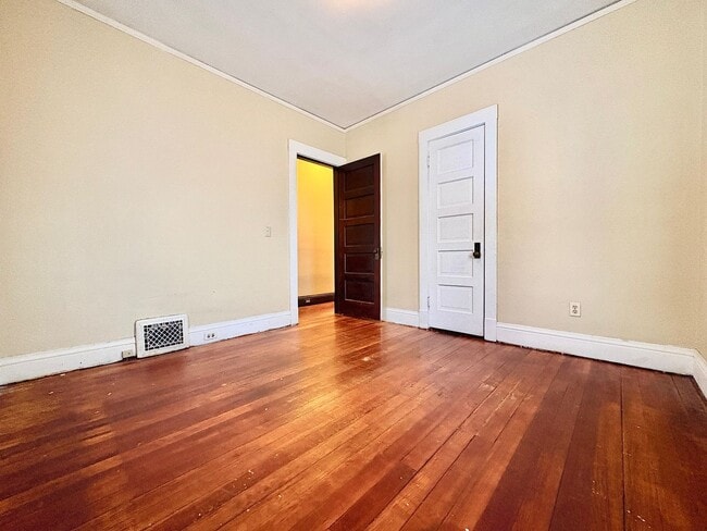 Building Photo - 1212 E Donald St