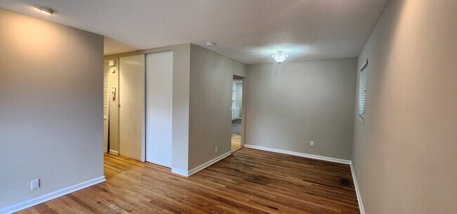 Building Photo - Check This One OUT!! To View is to Rent! 3 Bedroom, 1 Bath. Hardwood Floors, Fireplace, Tile and ...