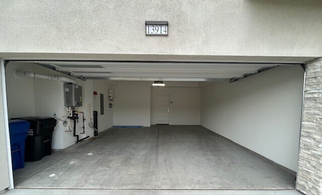 Private 2-car garage w. direct access to home - 13914 Boyden Way