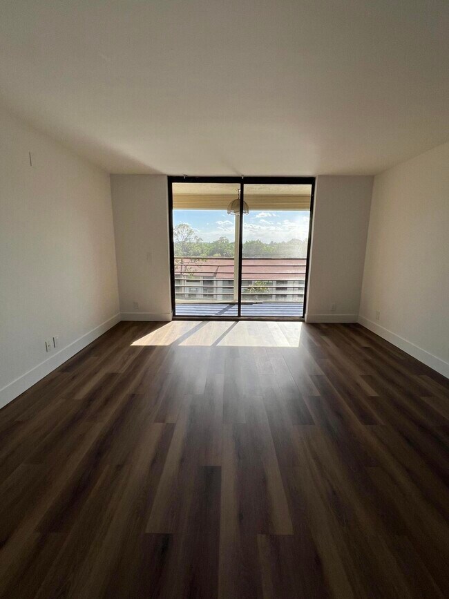 Building Photo - 7770 Tahiti Ln