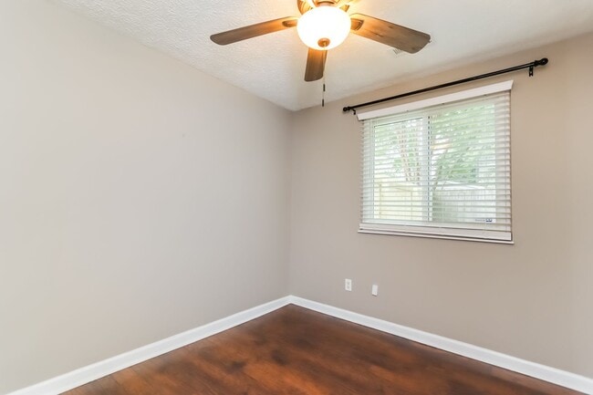 Building Photo - 531 Ashwood Dr