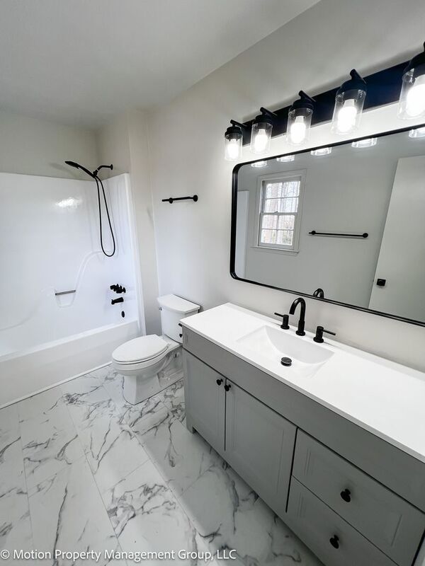 Building Photo - 1330 Hillcrest Dr