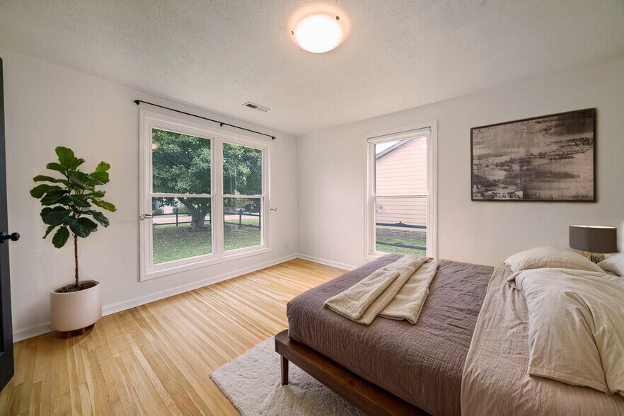 Building Photo - 212 McArthur Dr