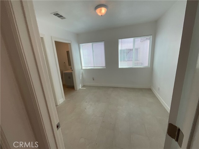 Building Photo - 17371 Queens Ln