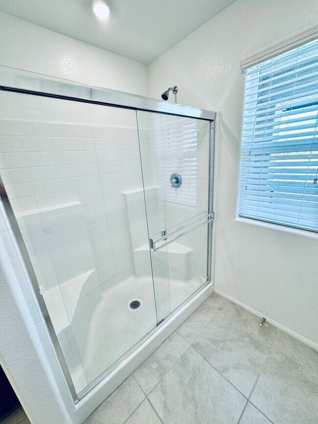 Building Photo - AMAZING, CORNER LOT, UPGRADED TOWNHOME IN "HENDERSON!!"  NEXT DOOR TO COMMUNITY DOG PARK!!