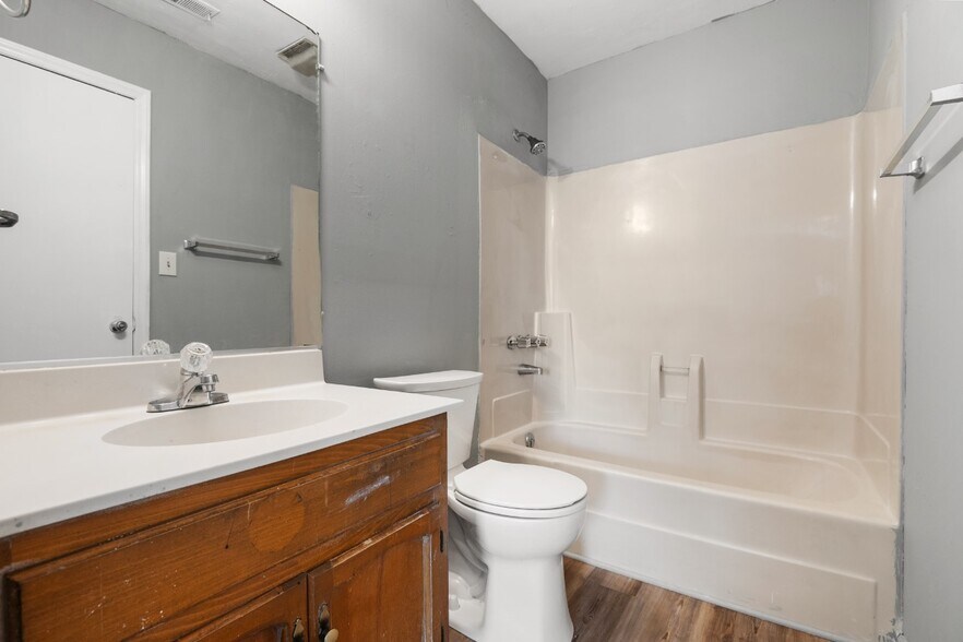 Building Photo - 511 Poplar St