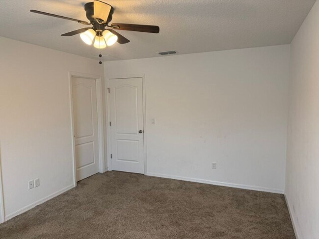 Building Photo - Home For Rent