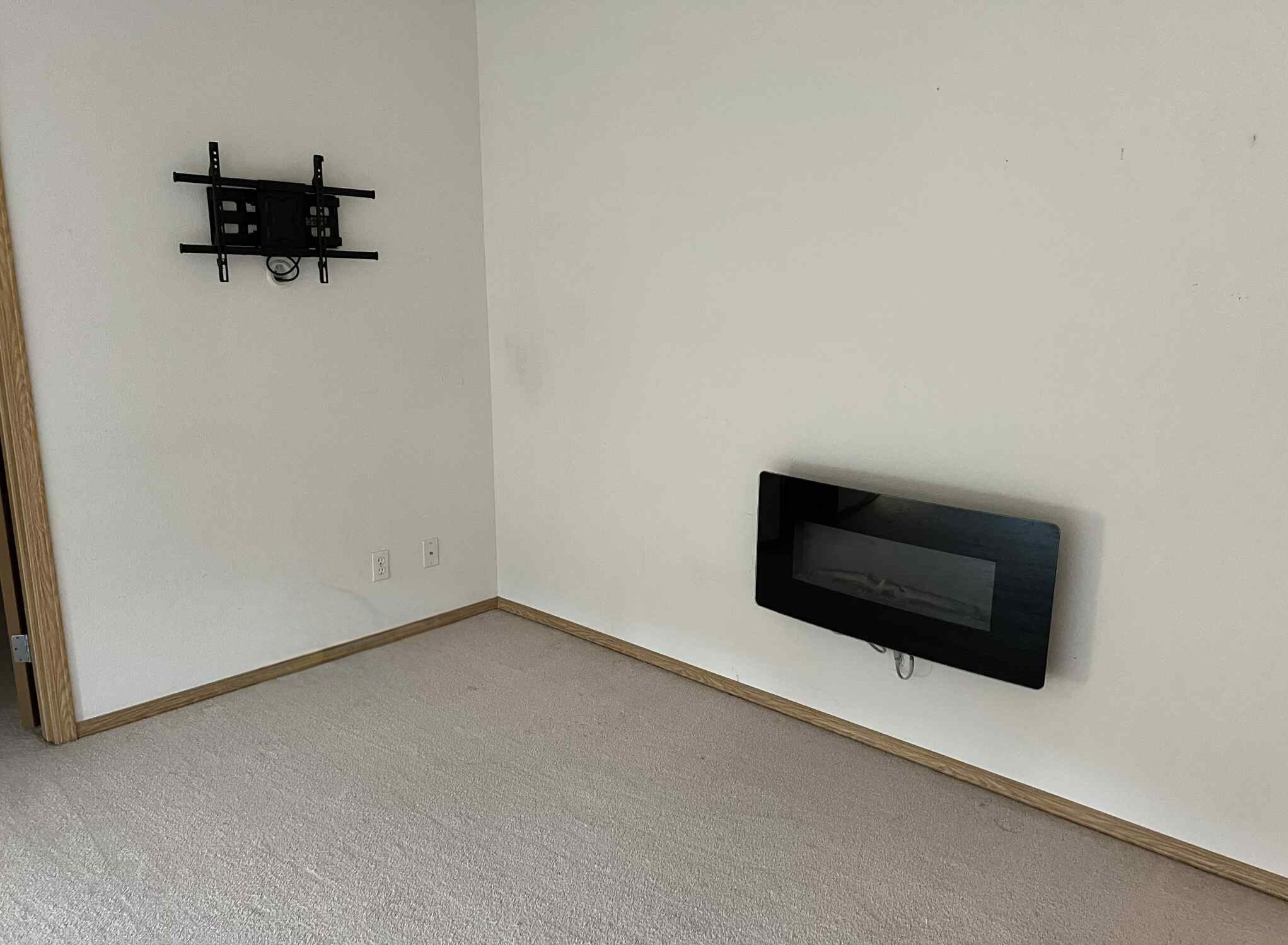 Wall mounted for TV - 6512 Newaukum Pl NE