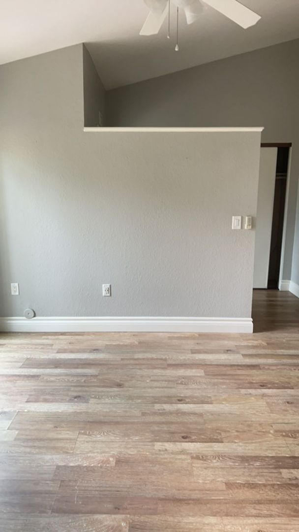 Building Photo - Beautiful Home Located in the very desirab...