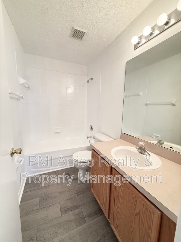 Building Photo - 7328 E Bank Dr