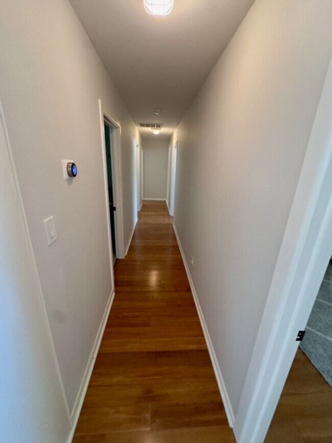 Building Photo - Single Family beauty in Greenville Sound