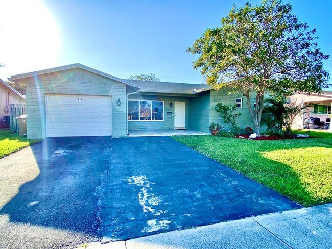 Building Photo - 213 NE 9th Ave