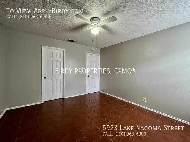 Building Photo - *4 Bed, 2 Bath Home Located in Lakeside**