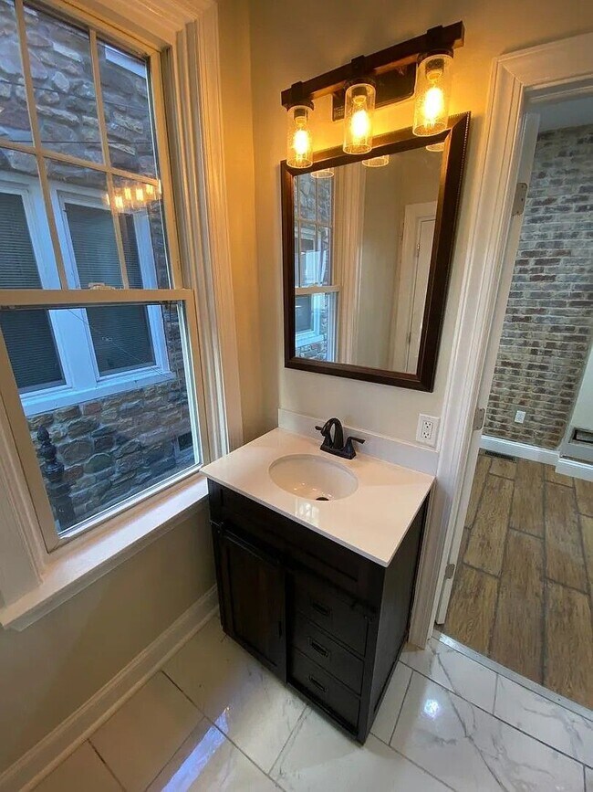 Building Photo - Stylish 3-Bedroom 2.5 Bath Available in Lancaster City