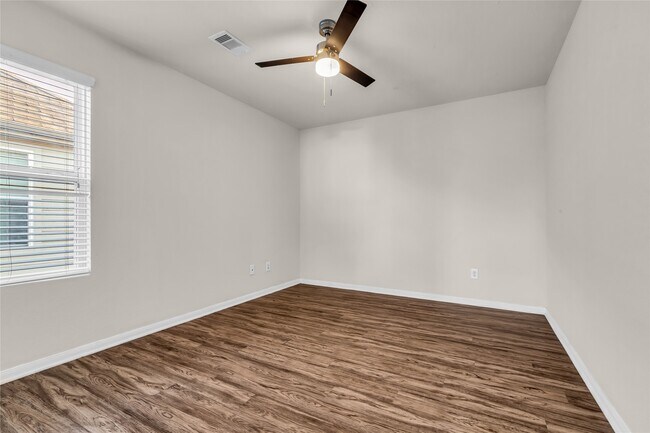 Building Photo - 3050 Thicket Path Way