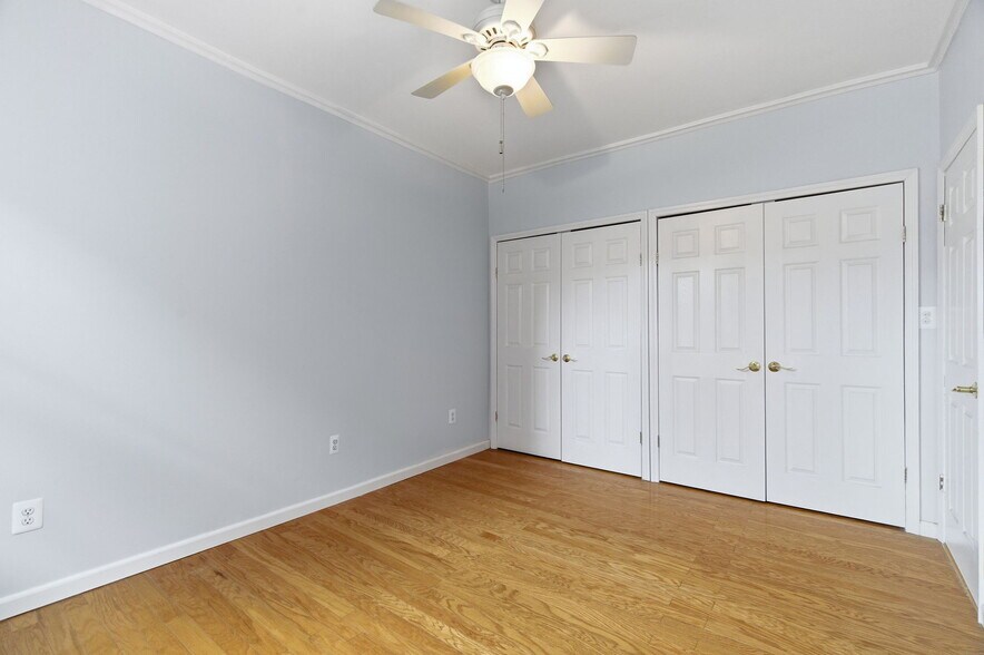 Building Photo - 6045 Boulevard E