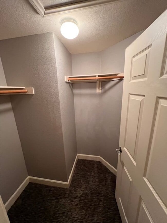 Building Photo - Stunning 1-Bedroom, 1-Bathroom Condo in Guard Gated Park Avenue's Luxury Midrise, Conveniently Lo...