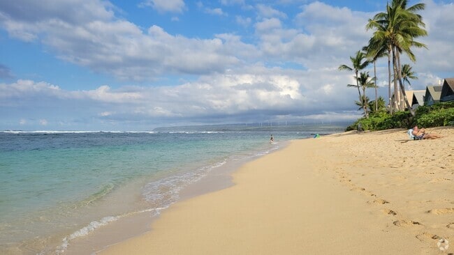Beautiful and Quiet Beach in your backyard - 68-243 Au St