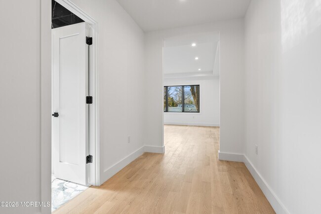 Building Photo - 150 Ampere Ave