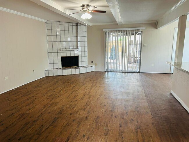 Building Photo - 10506 Huntington Wood Dr