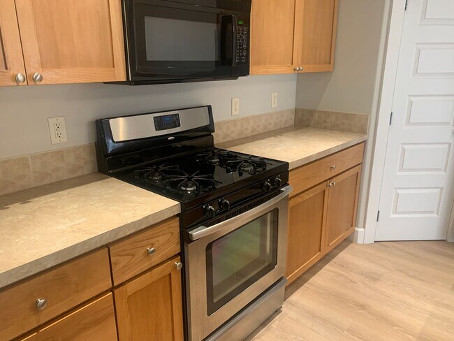 Building Photo - Townhome in Highly desired  Camas -Lacamas...