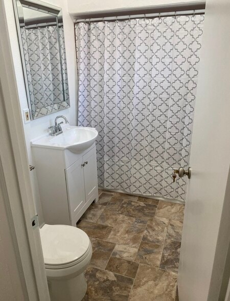 Building Photo - 2561 E Colorado Blvd