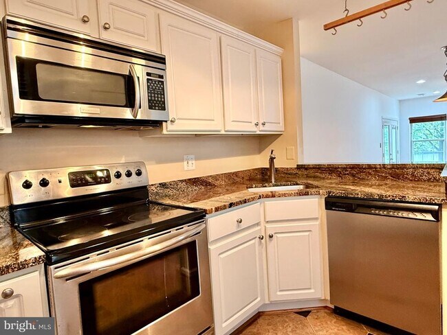 Building Photo - 2930 Yarling Ct
