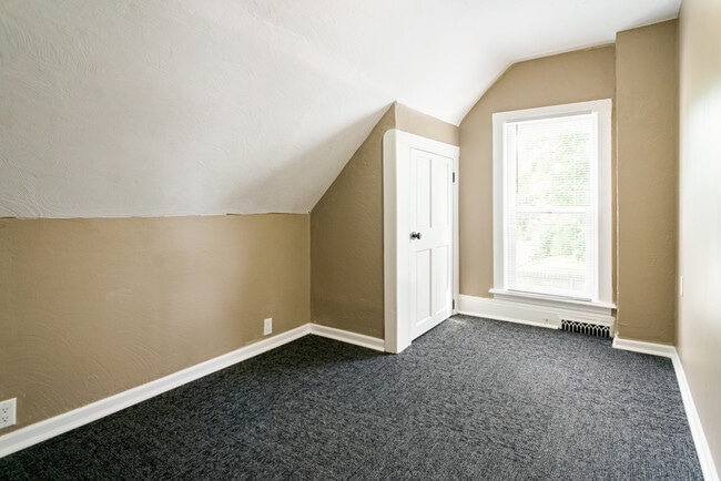 Building Photo - 3524 Pleasant St