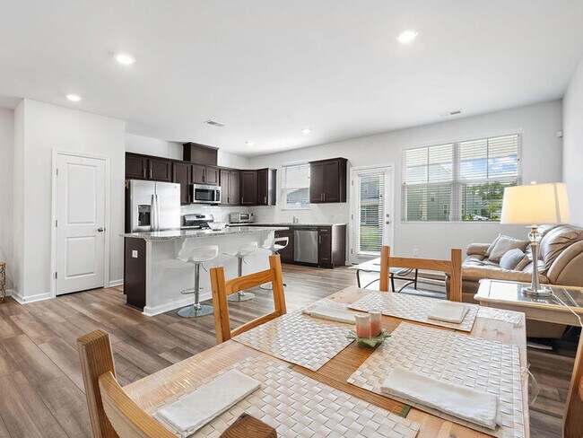 Building Photo - Lease OR Lease to Own